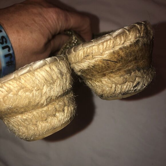 9 M Bare Traps Tan Ladies Womens Shoe Sandal Flip Flip Sparkle Silver Gold Tense - Picture 4 of 11